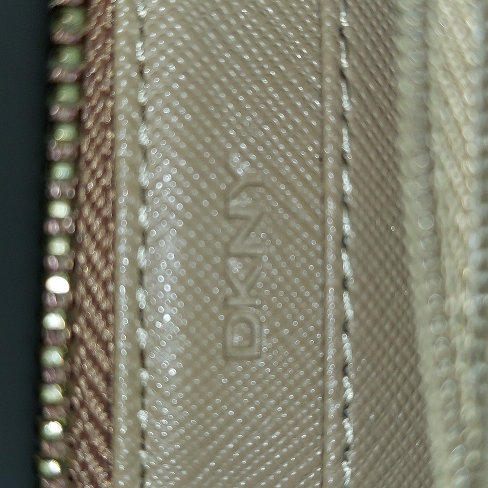 DKNY Signature Wallet - Picture 5 of 9